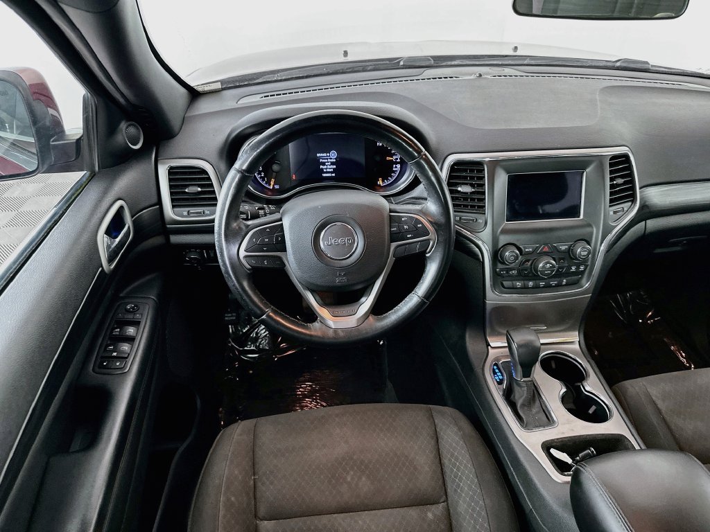 Used 2019 Jeep Grand Cherokee Laredo AWD/4WD image 28