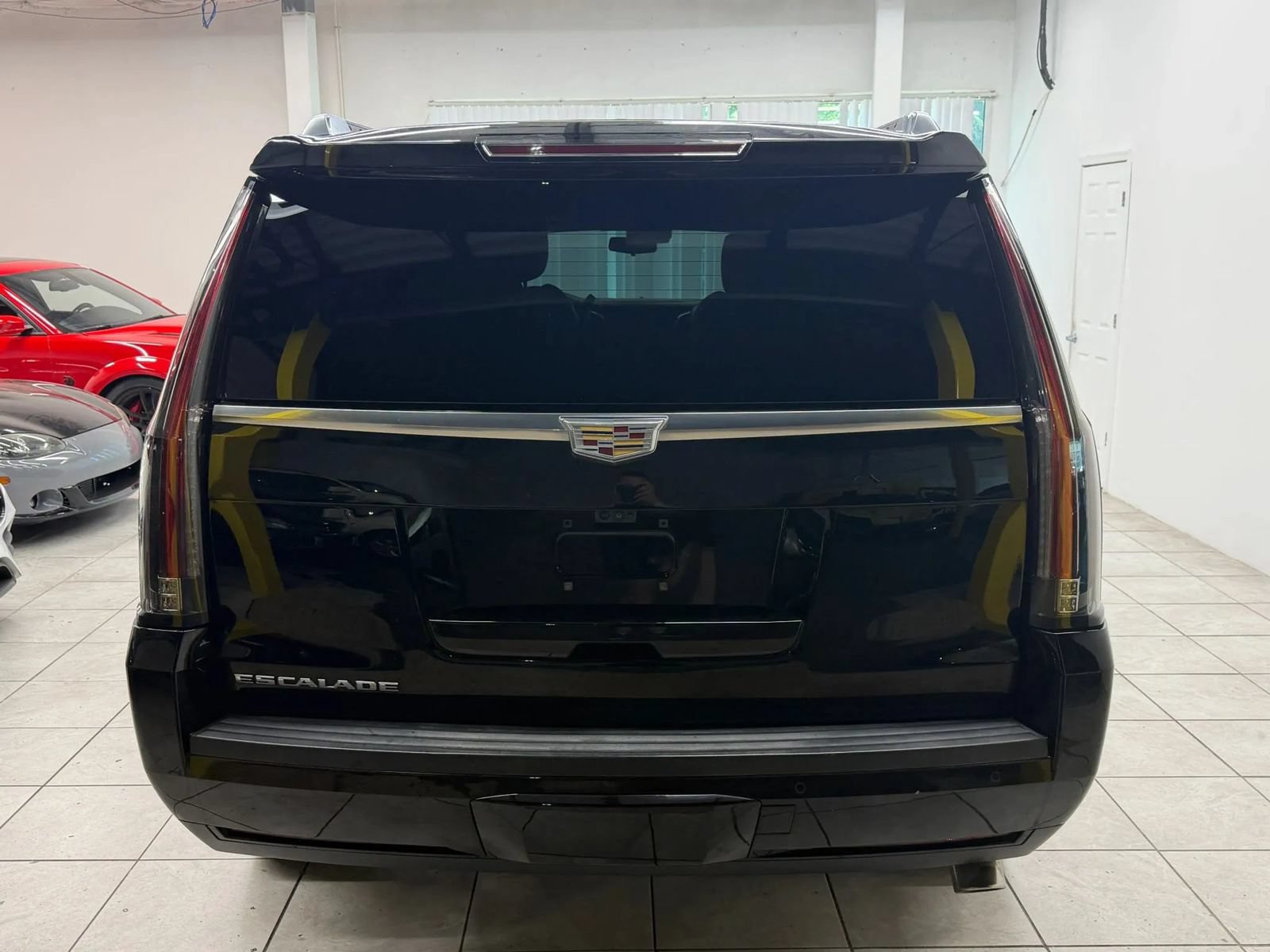 Used 2019 Cadillac Escalade Platinum AWD/4WD image 8