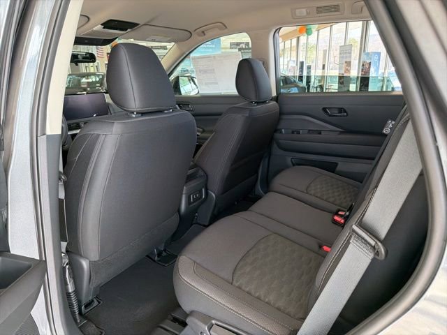 New 2026 Nissan Pathfinder S image 17
