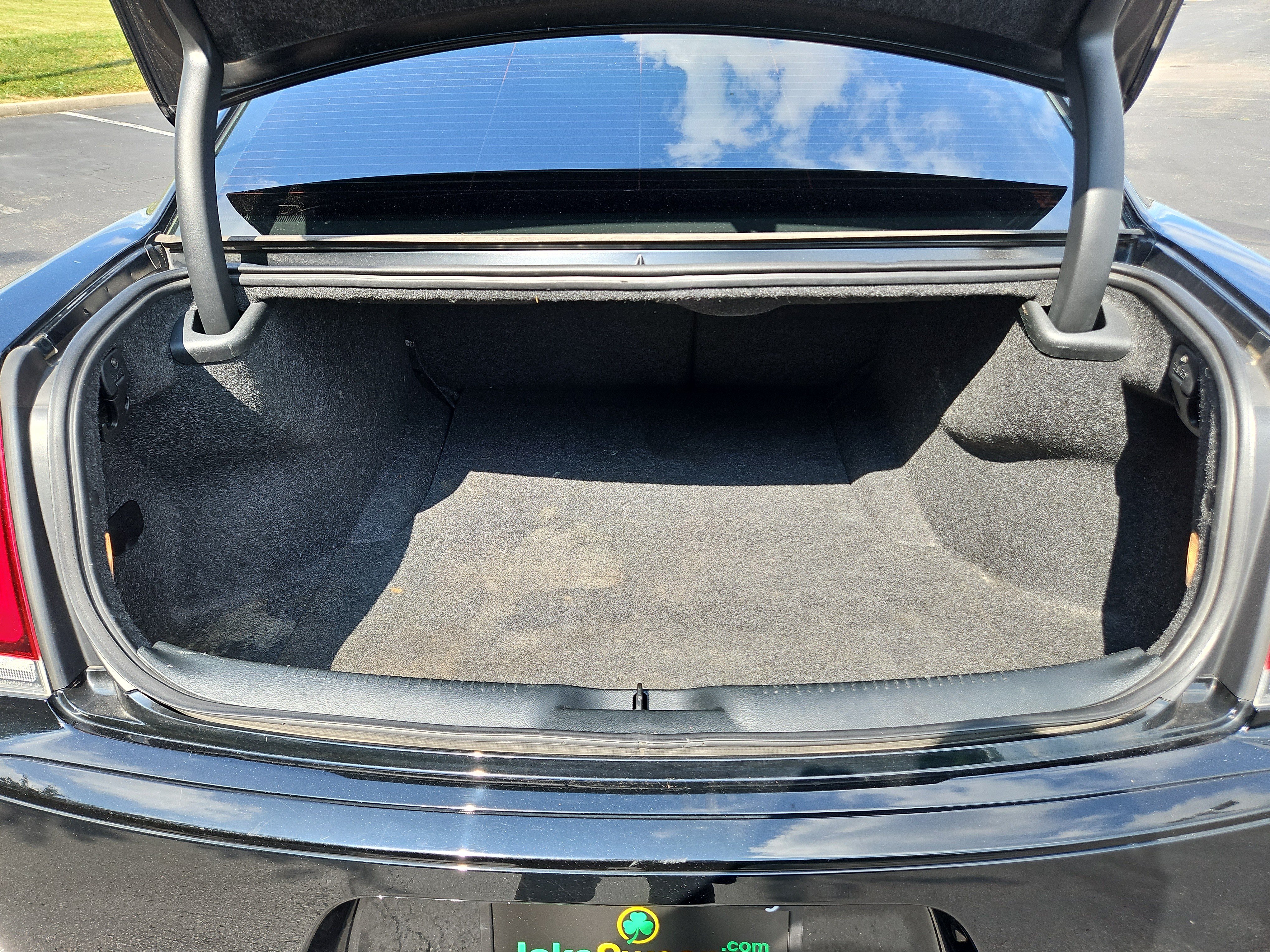 Used 2019 Chrysler 300 Touring w/ Sport Appearance Package AWD/4WD image 8