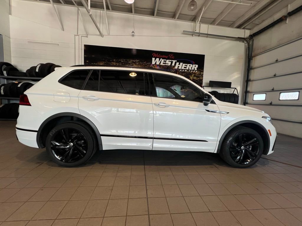Used 2023 Volkswagen Tiguan SE R-Line AWD/4WD image 11