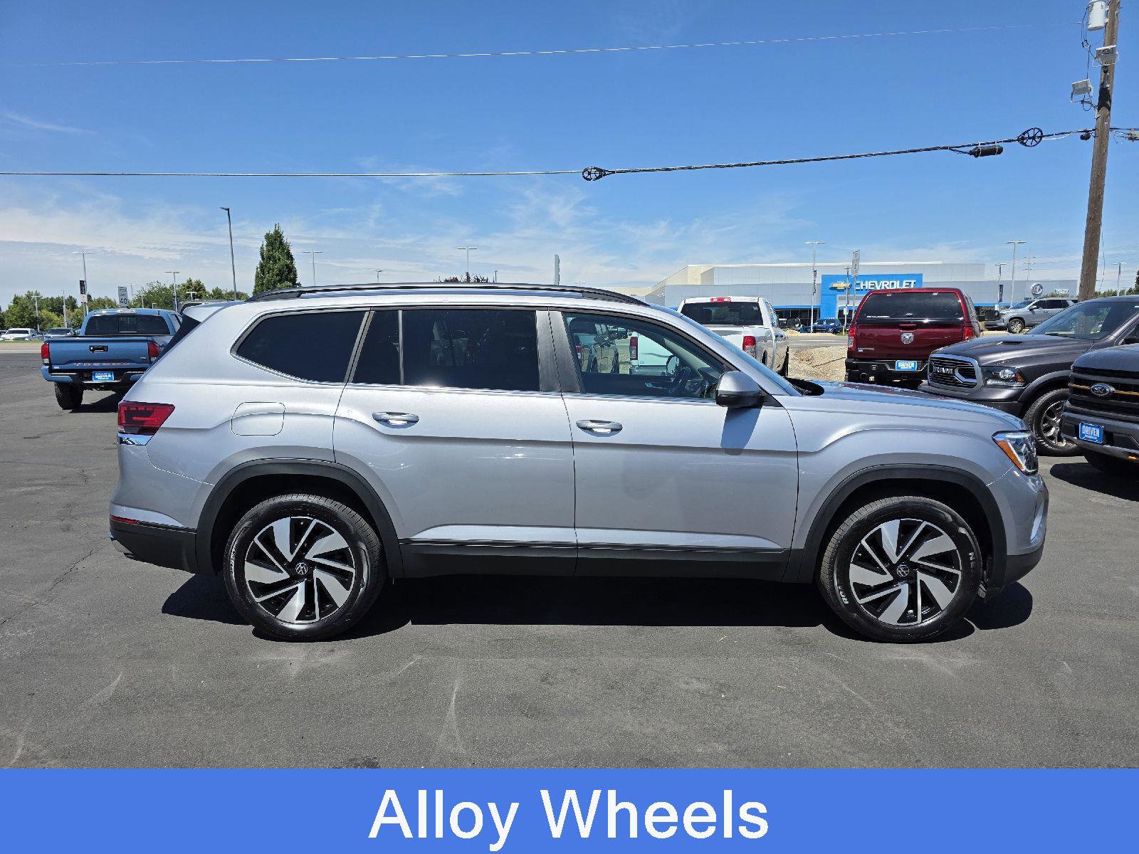 Used 2024 Volkswagen Atlas SE image 4