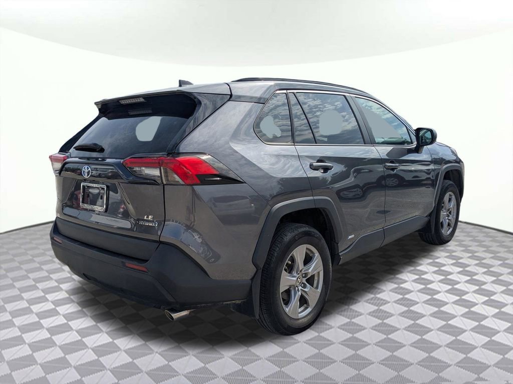 Used 2024 Toyota RAV4 LE AWD/4WD image 3