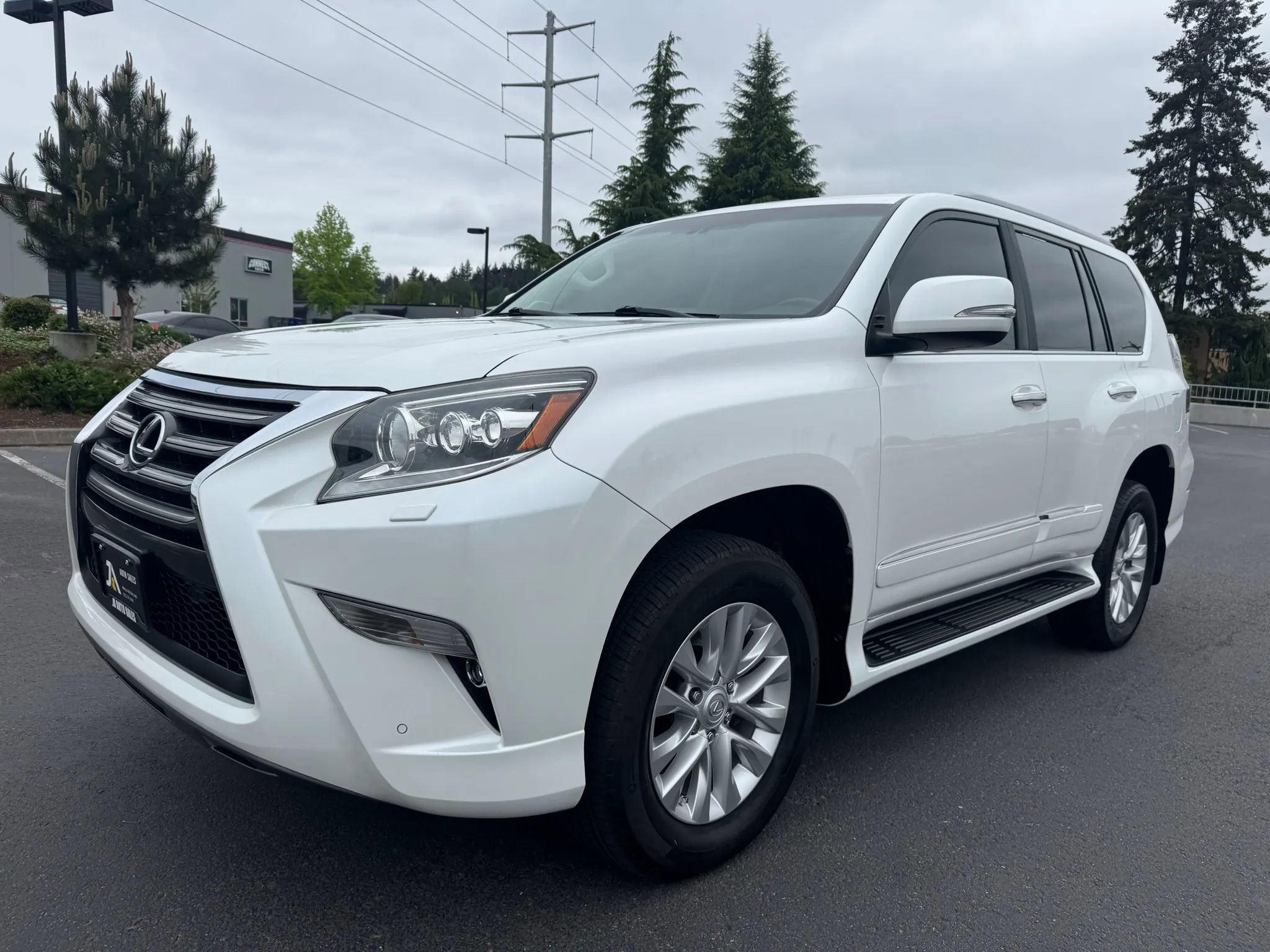Used 2014 Lexus GX 460 w/ Premium Package AWD/4WD image 4