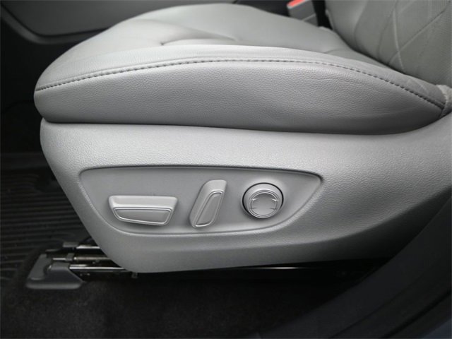 Used 2024 Toyota Highlander Platinum image 12
