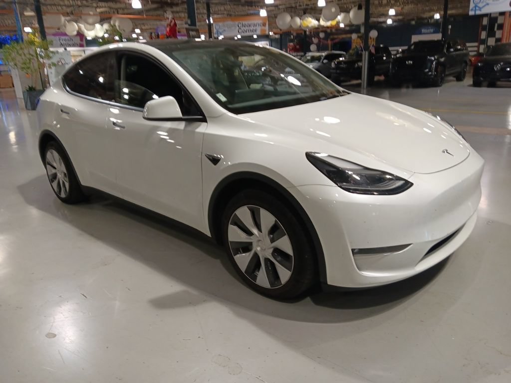 Used 2023 Tesla Model Y Long Range AWD/4WD image 1