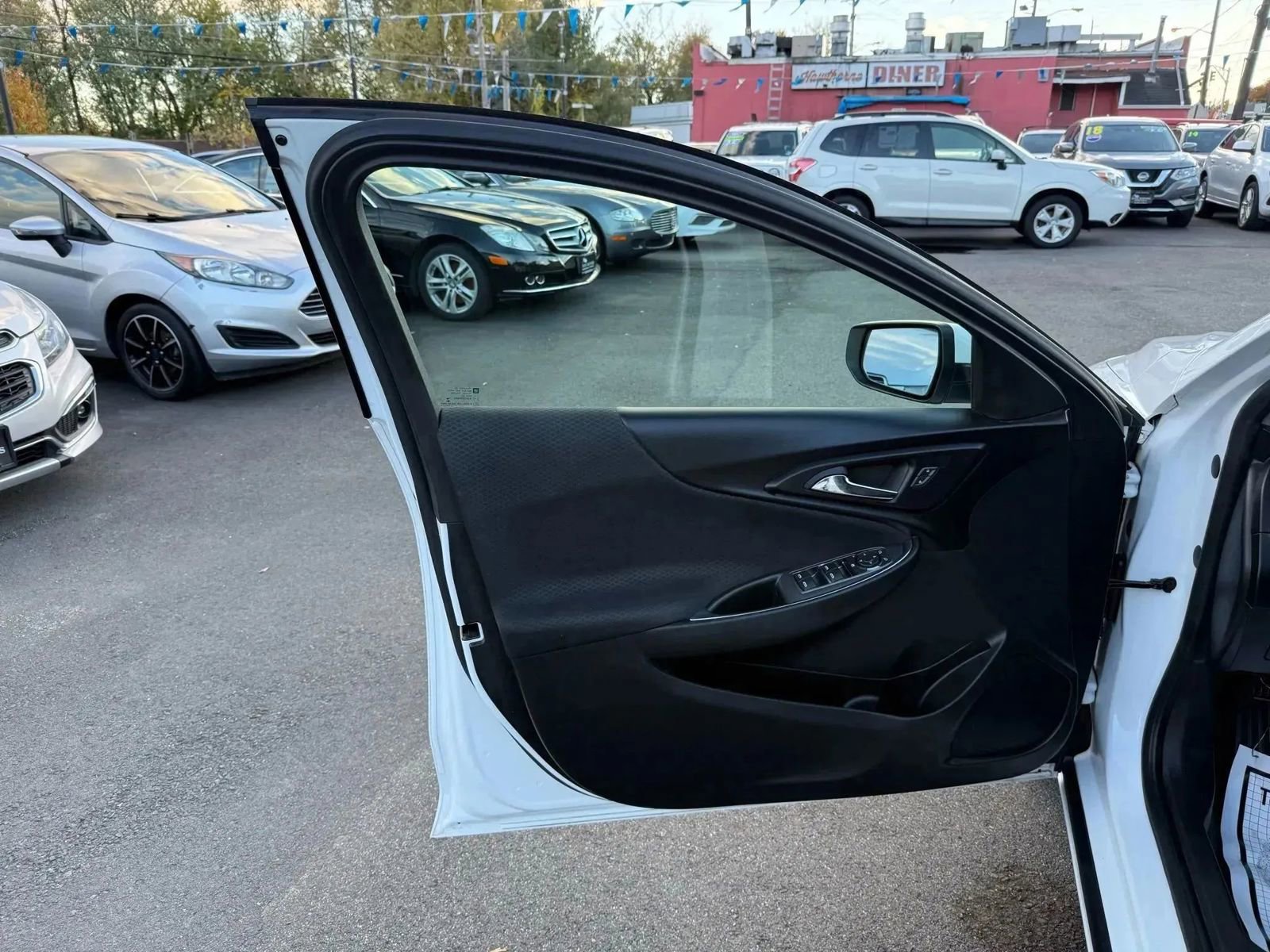 Used 2018 Chevrolet Malibu LT FWD image 16