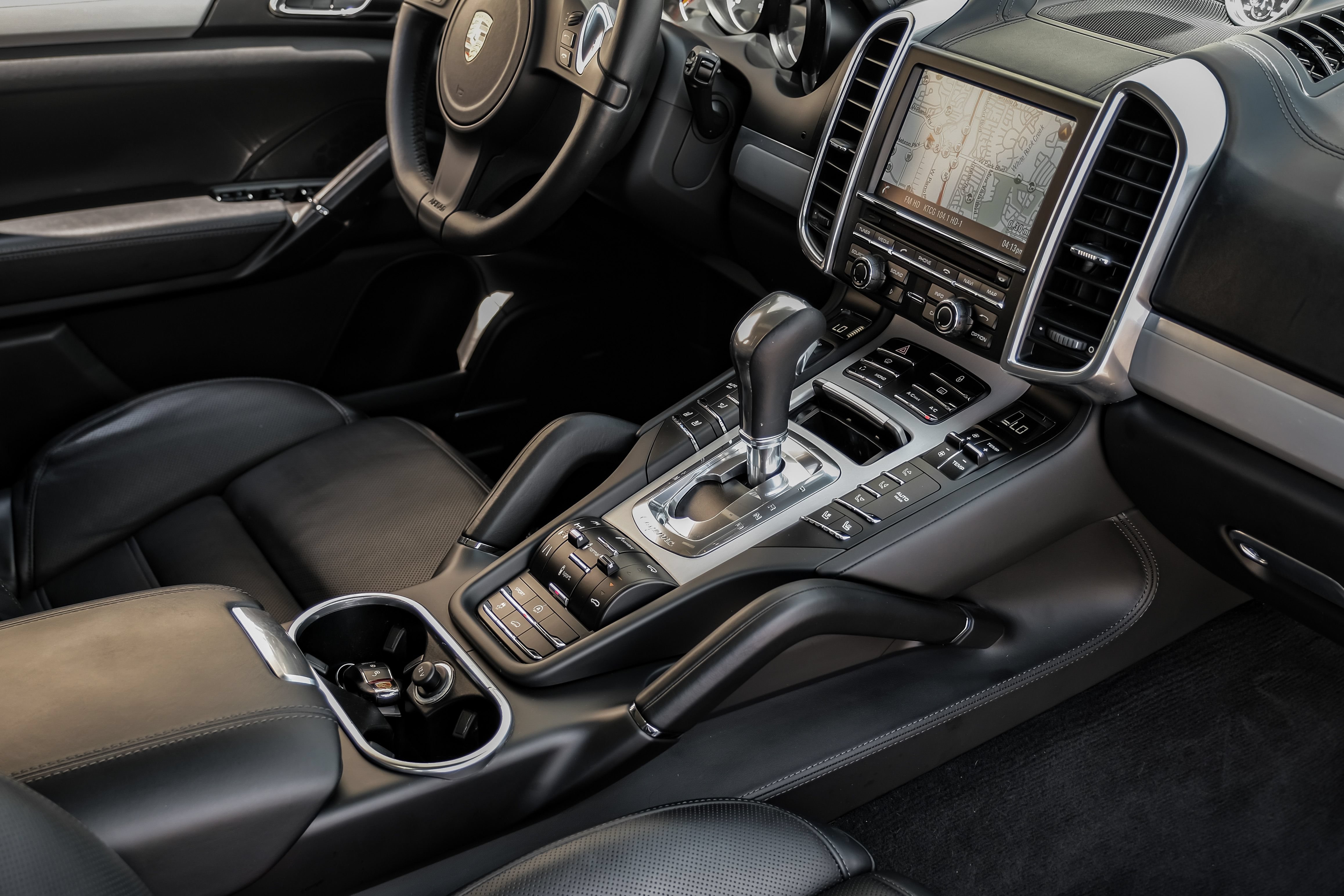 Used 2013 Porsche Cayenne Turbo AWD/4WD image 19