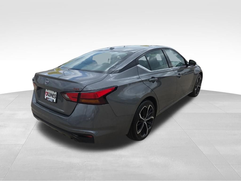 Used 2025 Nissan Altima 2.5 SR FWD image 10