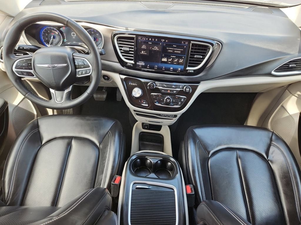 Used 2023 Chrysler Pacifica Touring-L FWD image 10