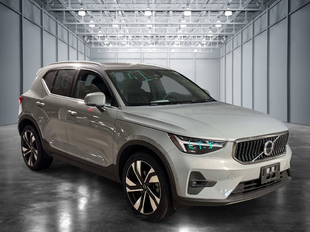 Used 2024 Volvo XC40 B5 Plus w/ Climate Package