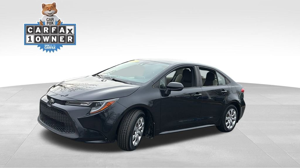 Used 2021 Toyota Corolla LE image 3
