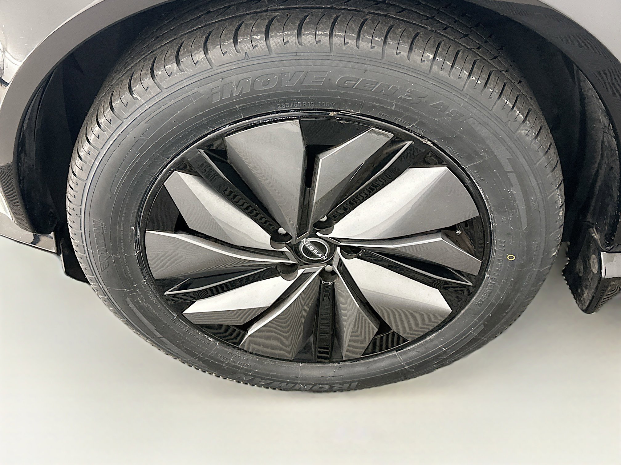 Used 2024 Nissan Ariya AWD image 11