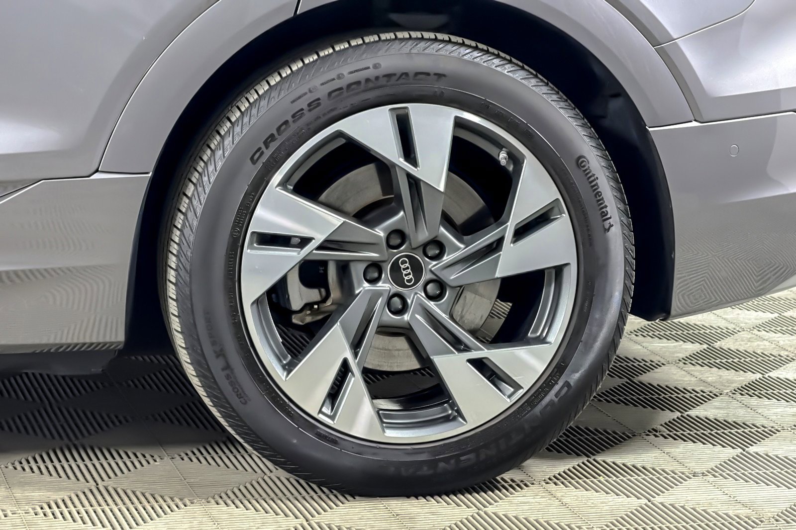 Used 2023 Audi e-tron Premium Plus AWD/4WD image 26