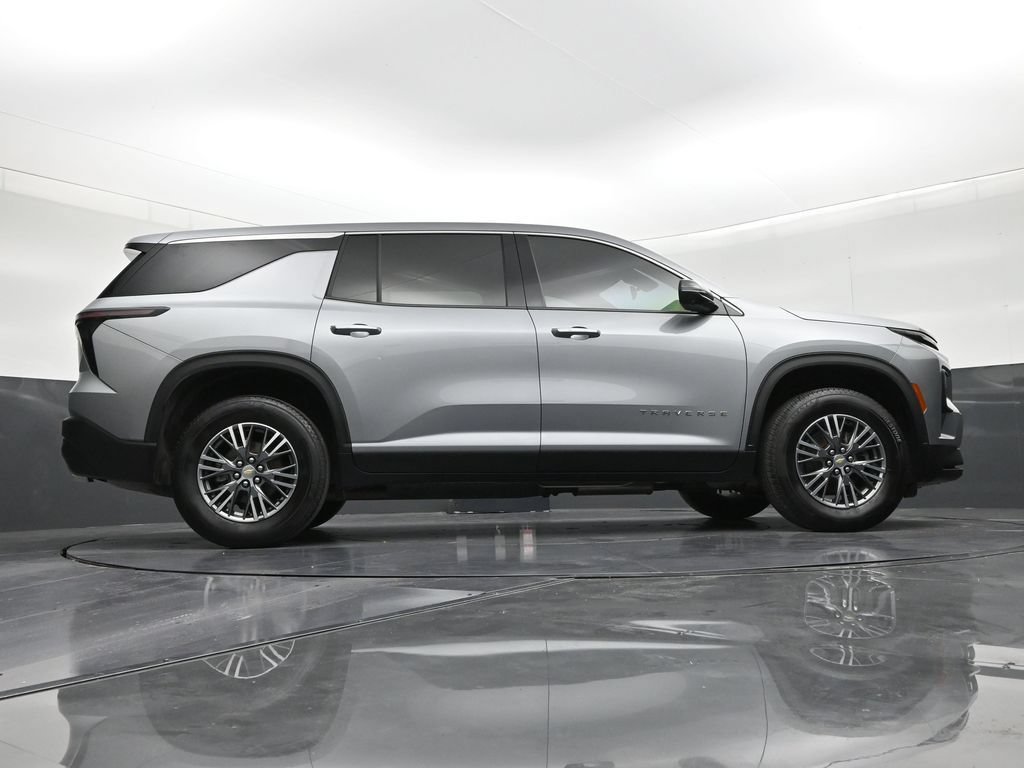Used 2024 Chevrolet Traverse LS FWD image 25