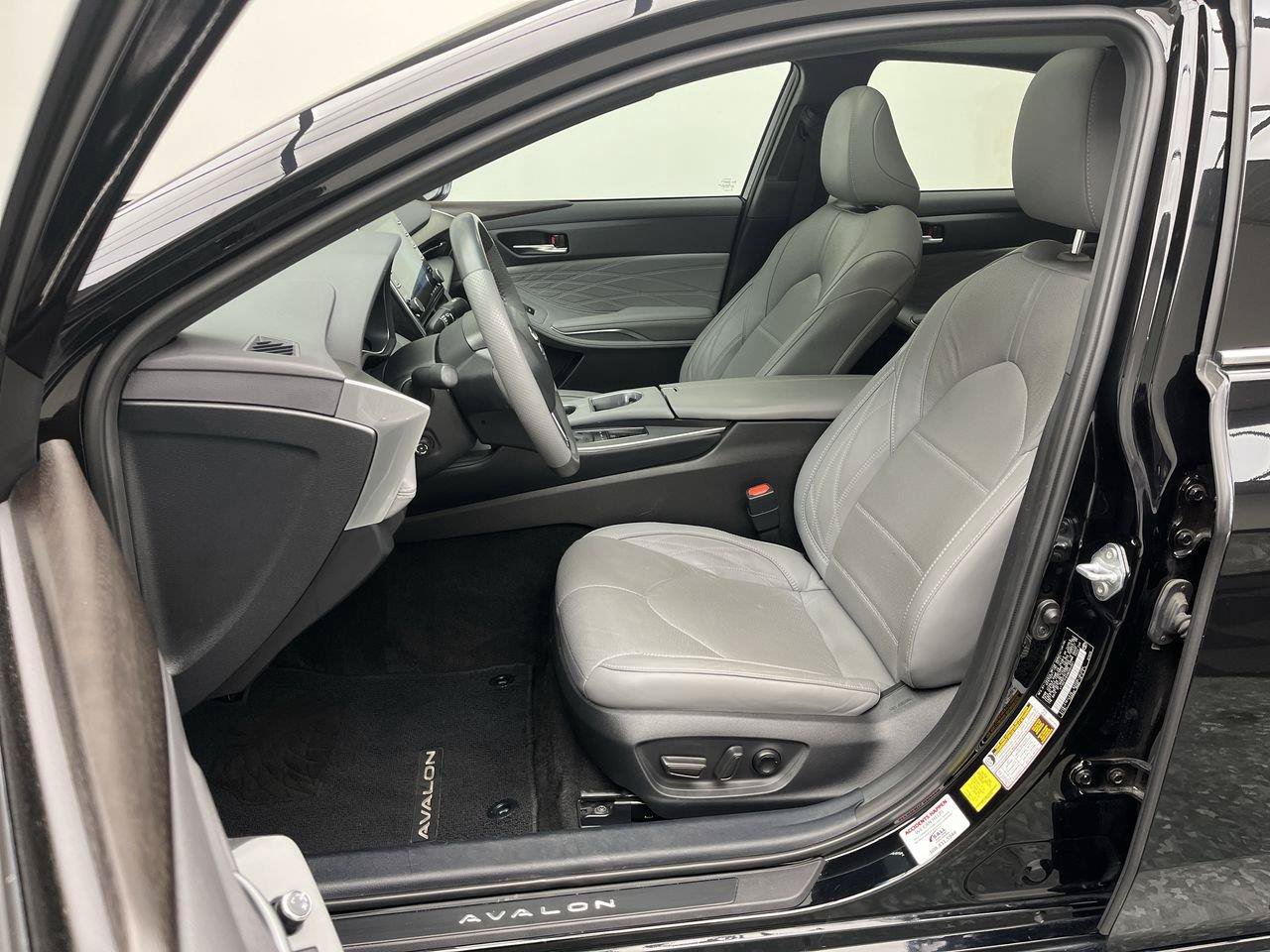 Used 2021 Toyota Avalon Limited w/ Advanced Safety Package FWD image 10