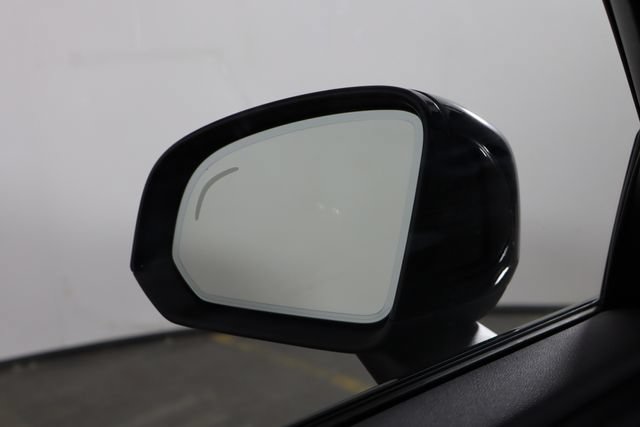 Used 2023 Volvo XC40 Recharge Plus AWD/4WD image 32