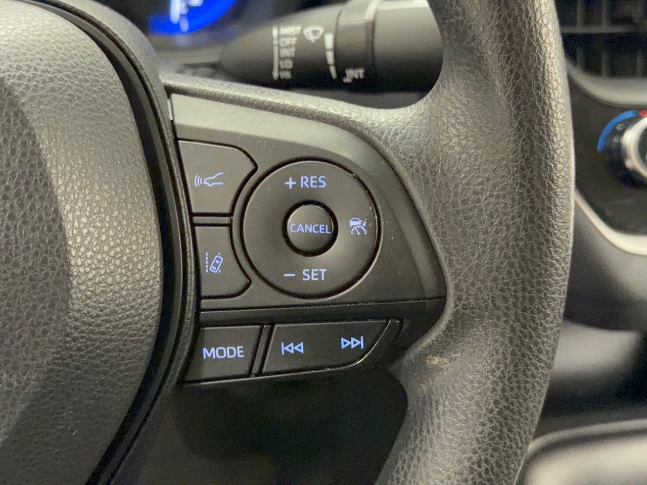 Used 2022 Toyota Corolla LE FWD image 19