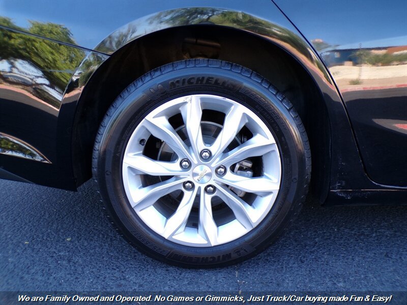 Used 2019 Chevrolet Malibu LT w/ Leather Package FWD image 46