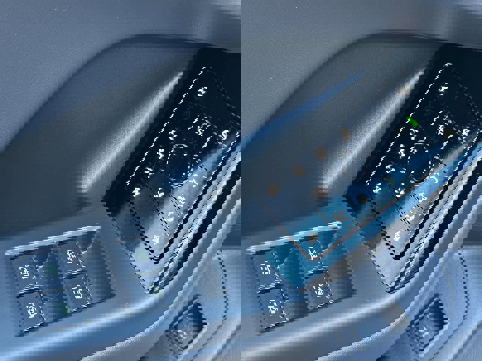 Used 2025 Audi Q6 e-tron Premium w/ Convenience Package image 14