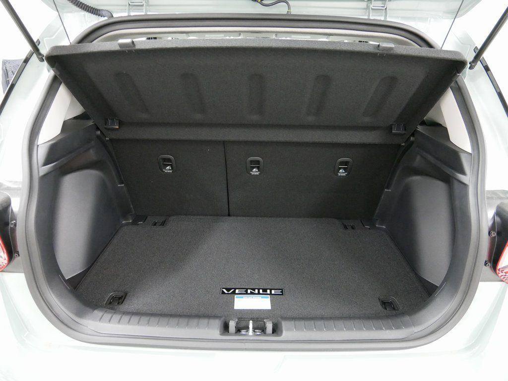 Used 2025 Hyundai Venue SEL FWD image 17