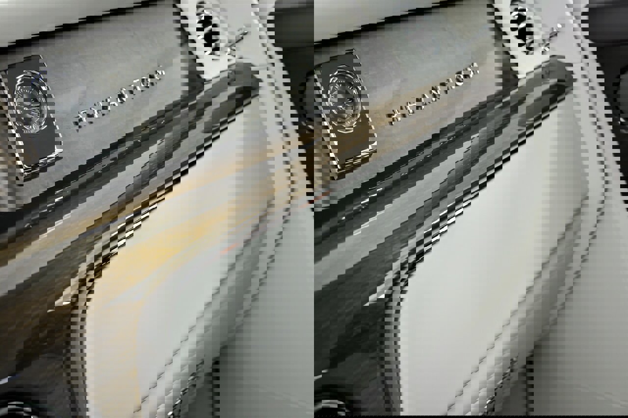 Used 2018 Rolls-Royce Phantom Sedan image 38