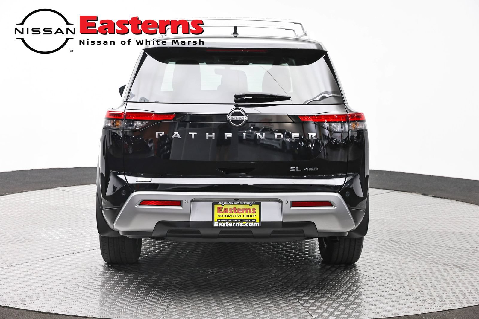 Used 2023 Nissan Pathfinder SL AWD/4WD image 6