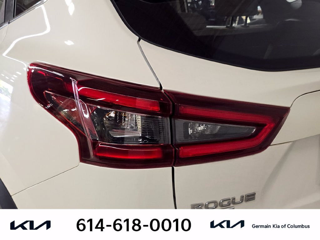 Used 2022 Nissan Rogue Sport SV AWD/4WD image 15