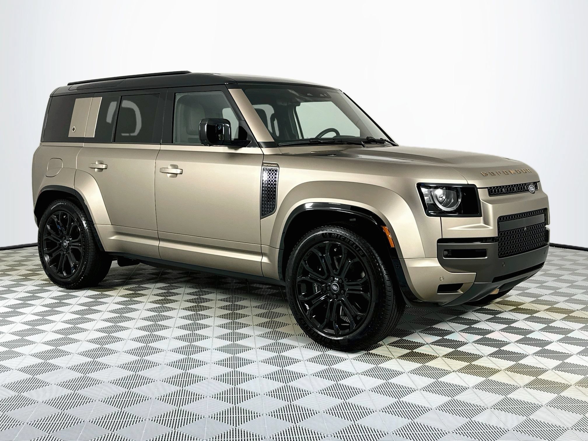 Certified 2025 Land Rover Defender 110 AWD/4WD image 3