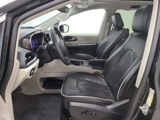 Used 2023 Chrysler Pacifica Limited FWD image 20