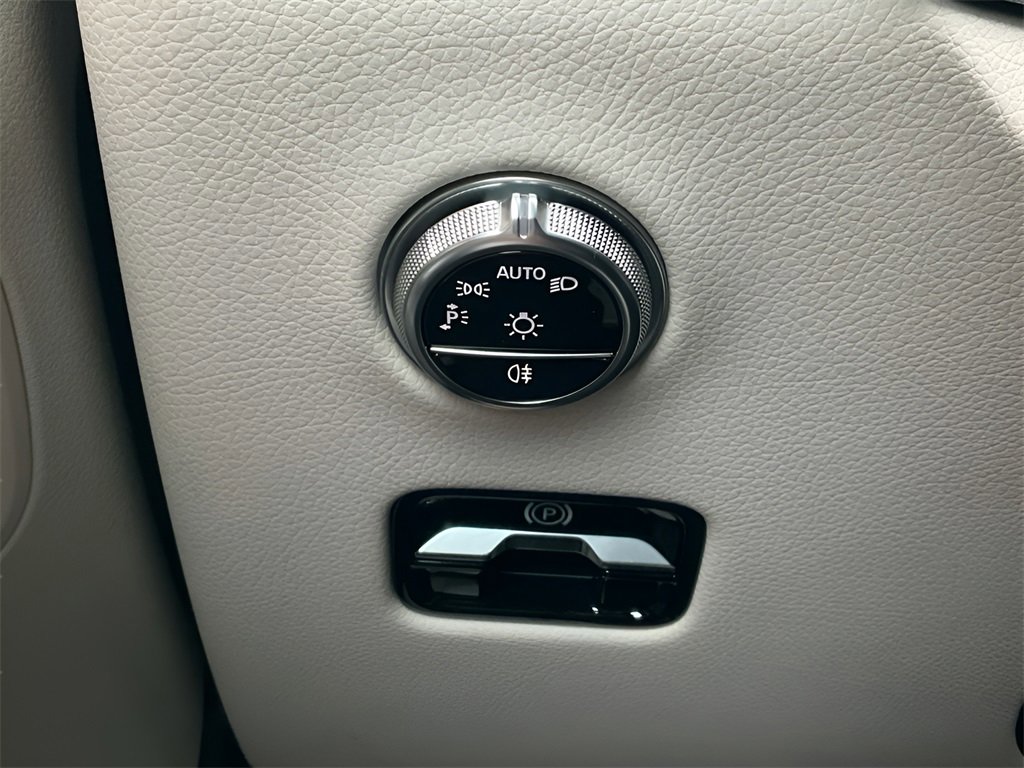 Used 2024 Mercedes-Benz GLC 300 4MATIC image 29