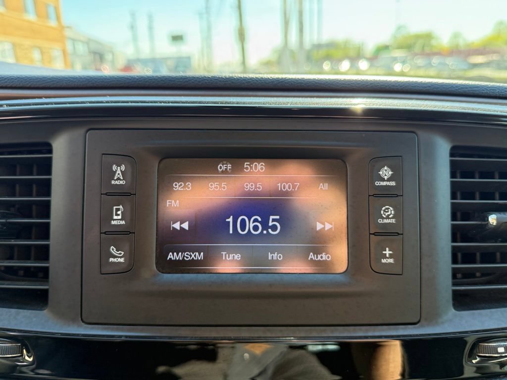 Used 2017 Chrysler Pacifica Touring FWD image 29