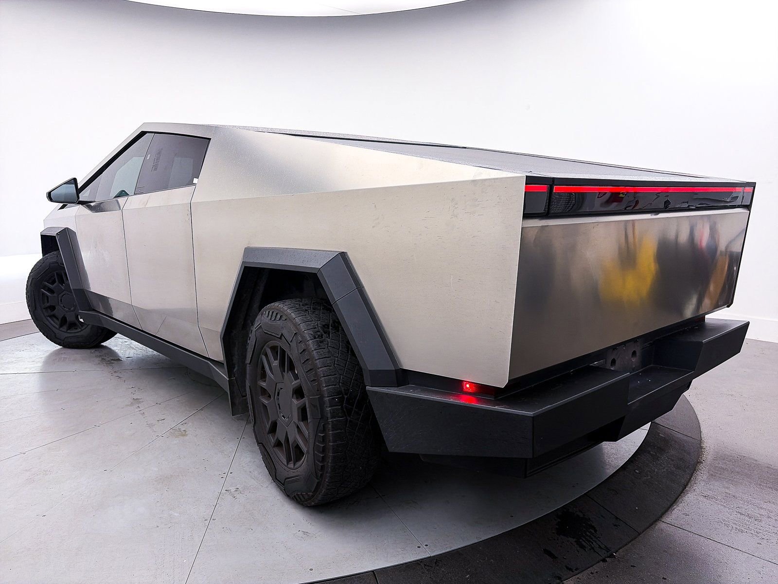 Used 2024 Tesla Cybertruck AWD Crew Cab image 2