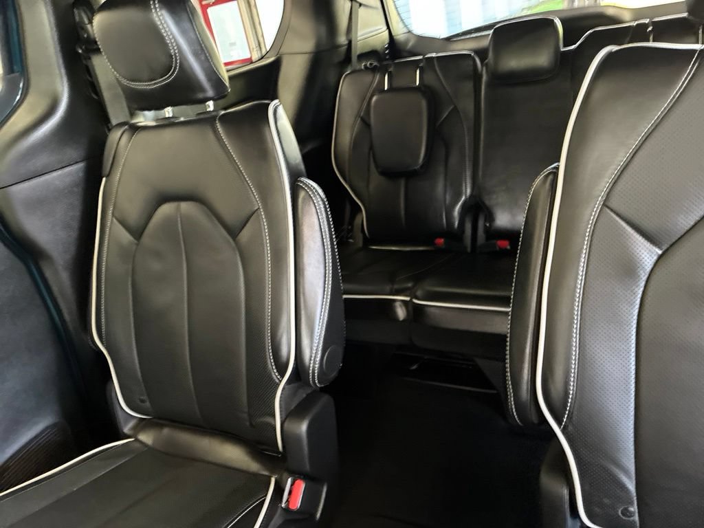 Certified 2025 Chrysler Pacifica Limited FWD image 26