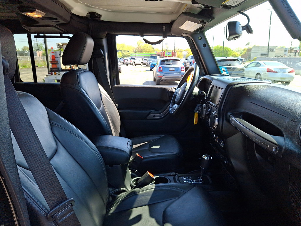 Used 2018 Jeep Wrangler Unlimited Sahara AWD/4WD image 12