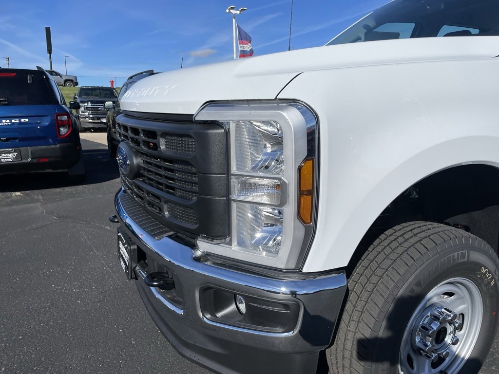 New 2026 Ford F250 XL w/ XL Chrome Package image 35