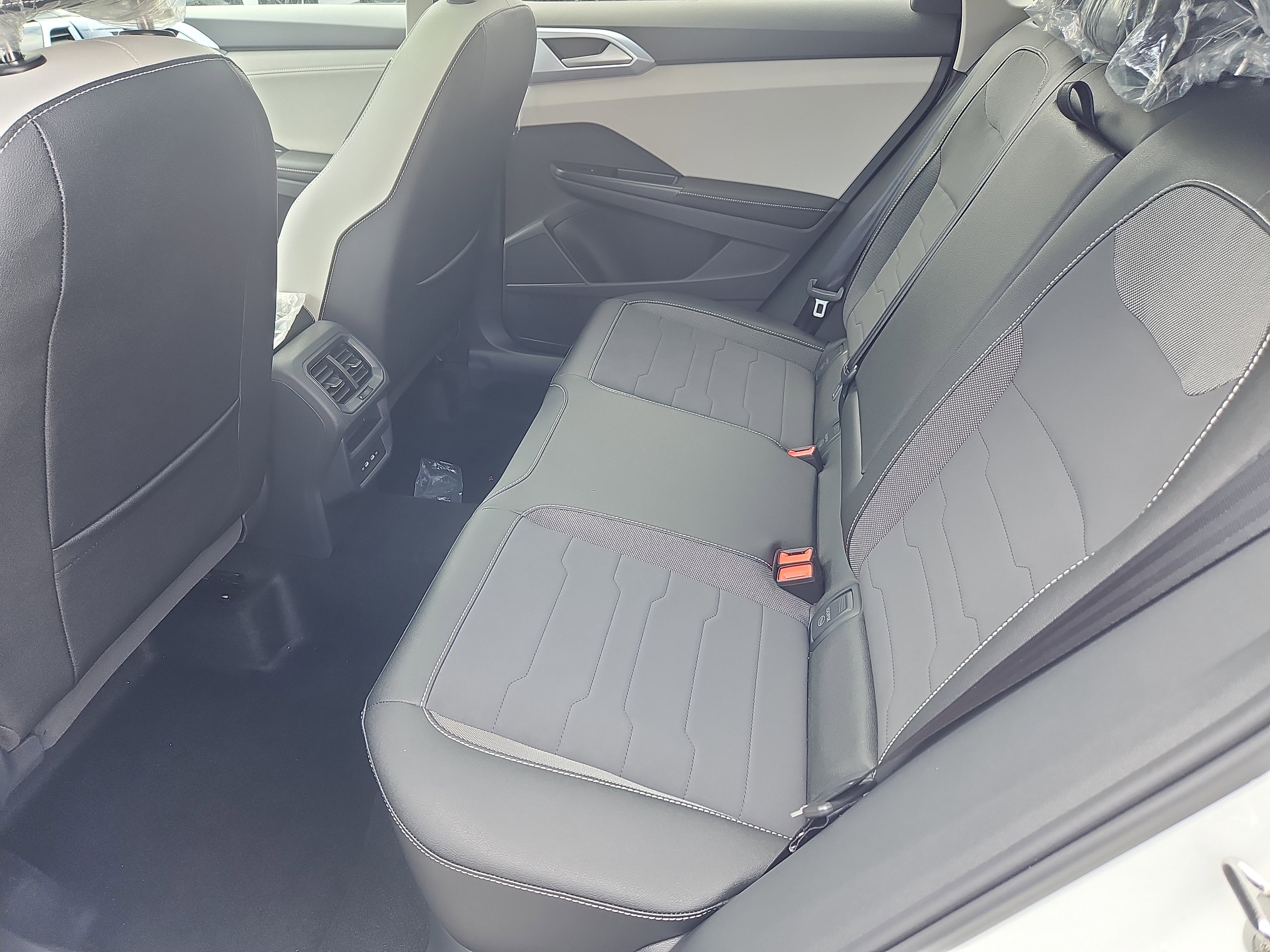 New 2026 Volkswagen Taos SE image 19