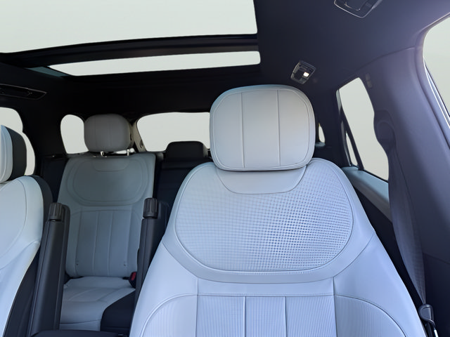 Used 2023 Land Rover Range Rover Sport SE Dynamic AWD/4WD image 15