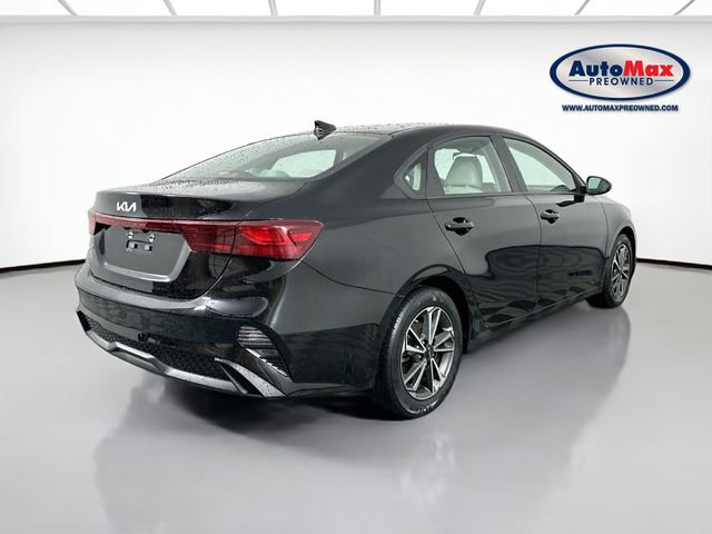 Used 2023 Kia Forte LXS FWD image 2