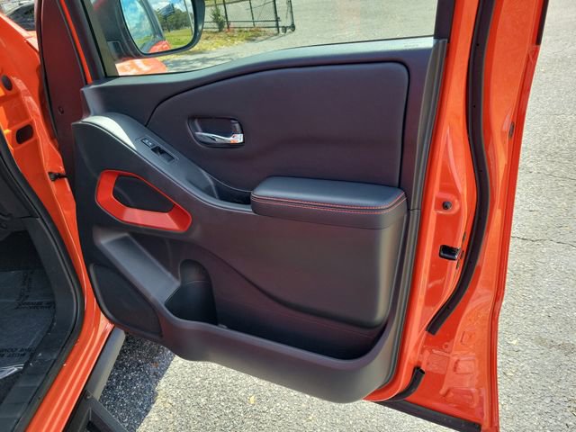 Used 2025 Nissan Frontier PRO-4X image 34