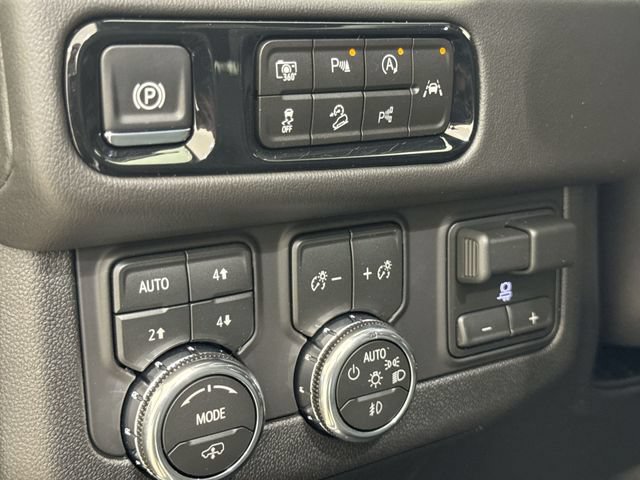 New 2026 GMC Yukon XL AT4 w/ AT4 Premium Plus Package AWD/4WD image 36