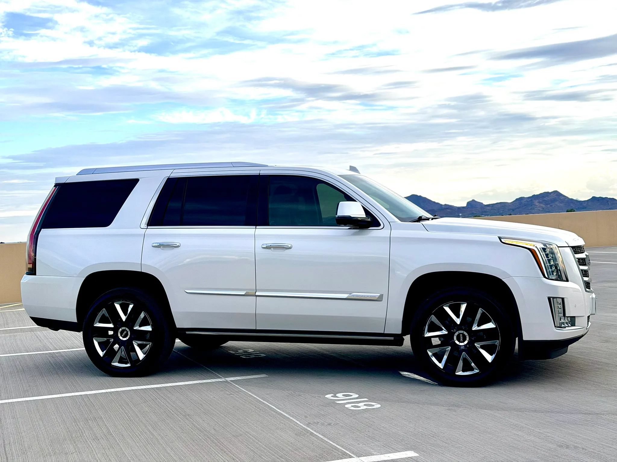 Used 2016 Cadillac Escalade Premium RWD image 6