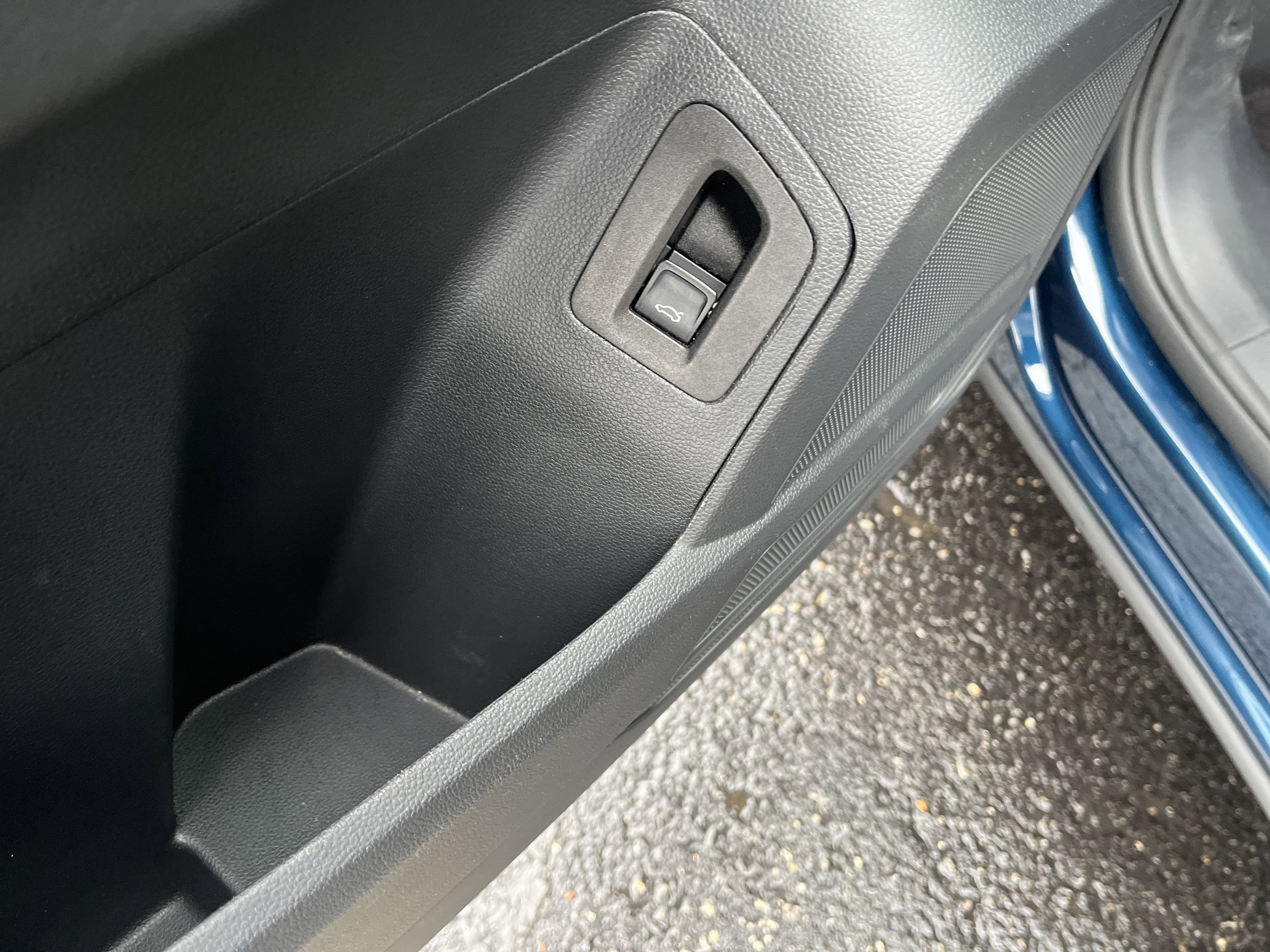 Used 2021 Volkswagen Atlas SEL Premium image 11