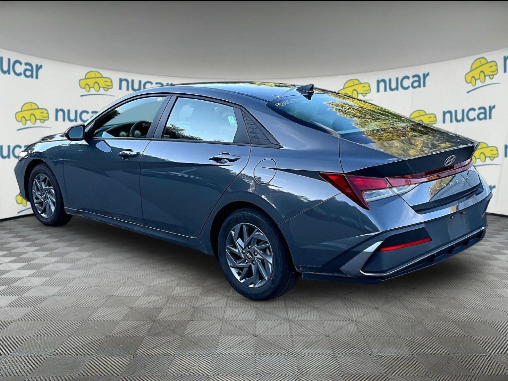 Used 2024 Hyundai Elantra SEL FWD image 5