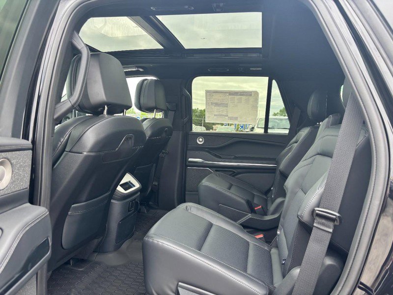 New 2026 Lincoln Navigator Reserve AWD/4WD image 11