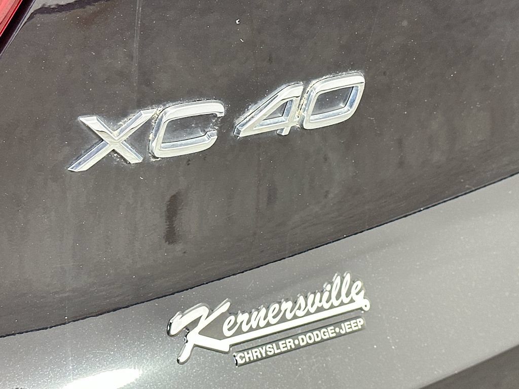 Used 2024 Volvo XC40 B5 Plus AWD/4WD image 28