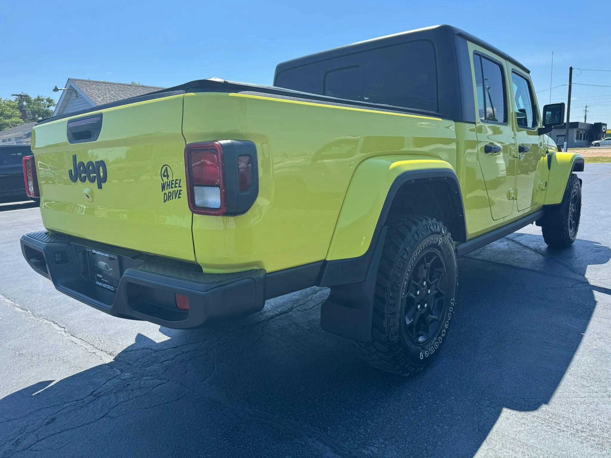 Used 2023 Jeep Gladiator Sport AWD/4WD image 3