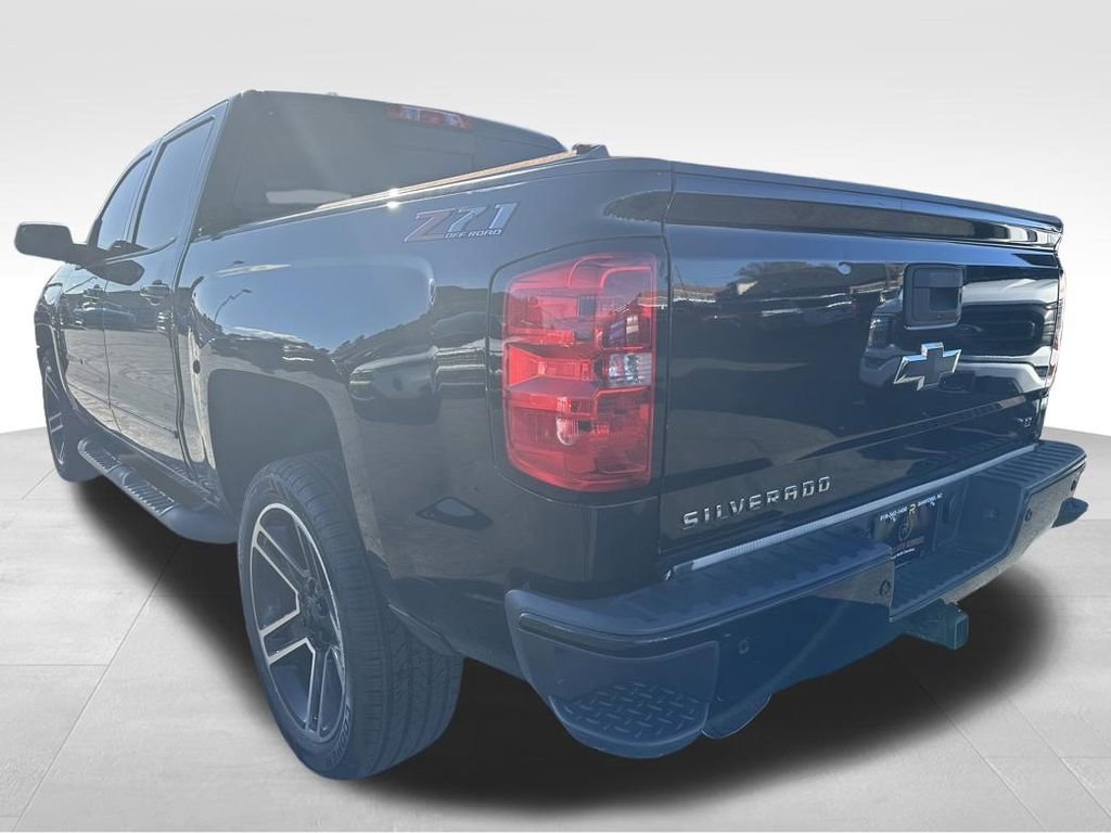 Used 2018 Chevrolet Silverado 1500 LT w/ LPO, Black Pack AWD/4WD image 4