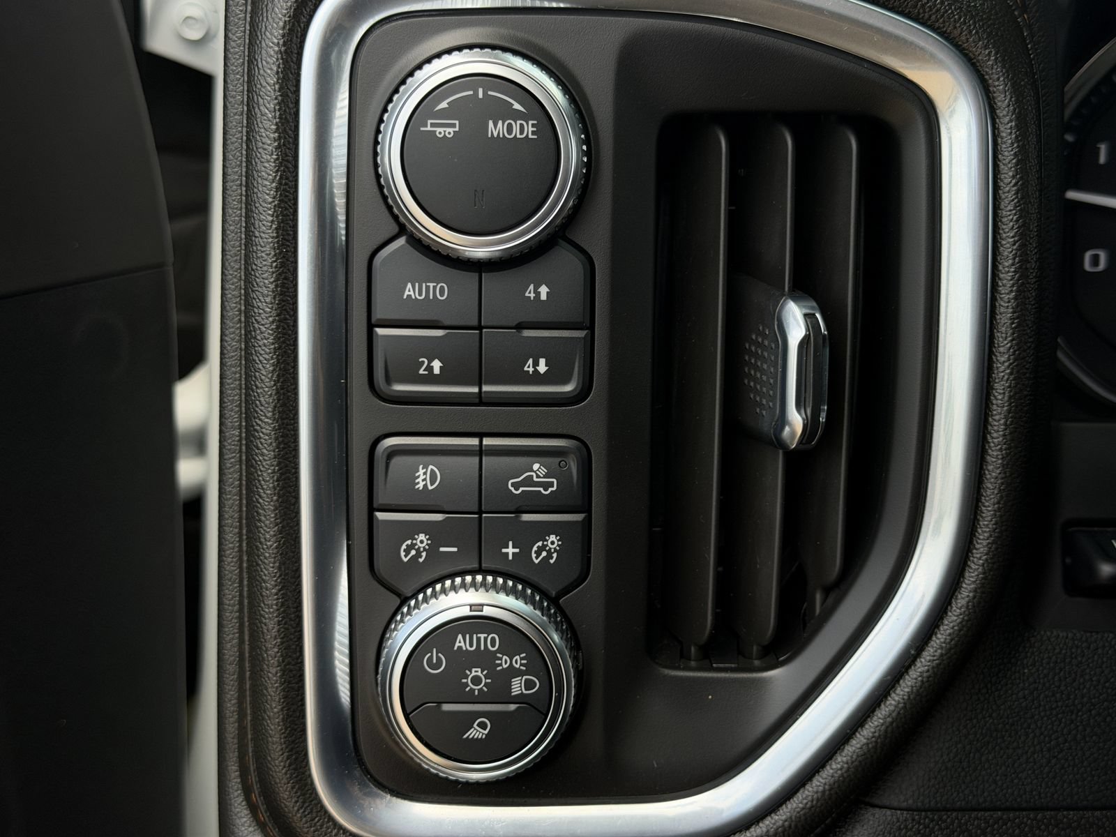 Used 2022 GMC Sierra 2500 AT4 w/ AT4 Premium Plus Package AWD/4WD image 25
