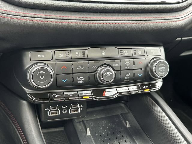 Used 2025 Dodge Durango GT AWD/4WD image 16